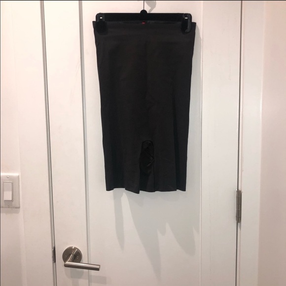 Spanx Thinstinstincts High-Waisted Mid-Thigh Short - Picture 5 of 5